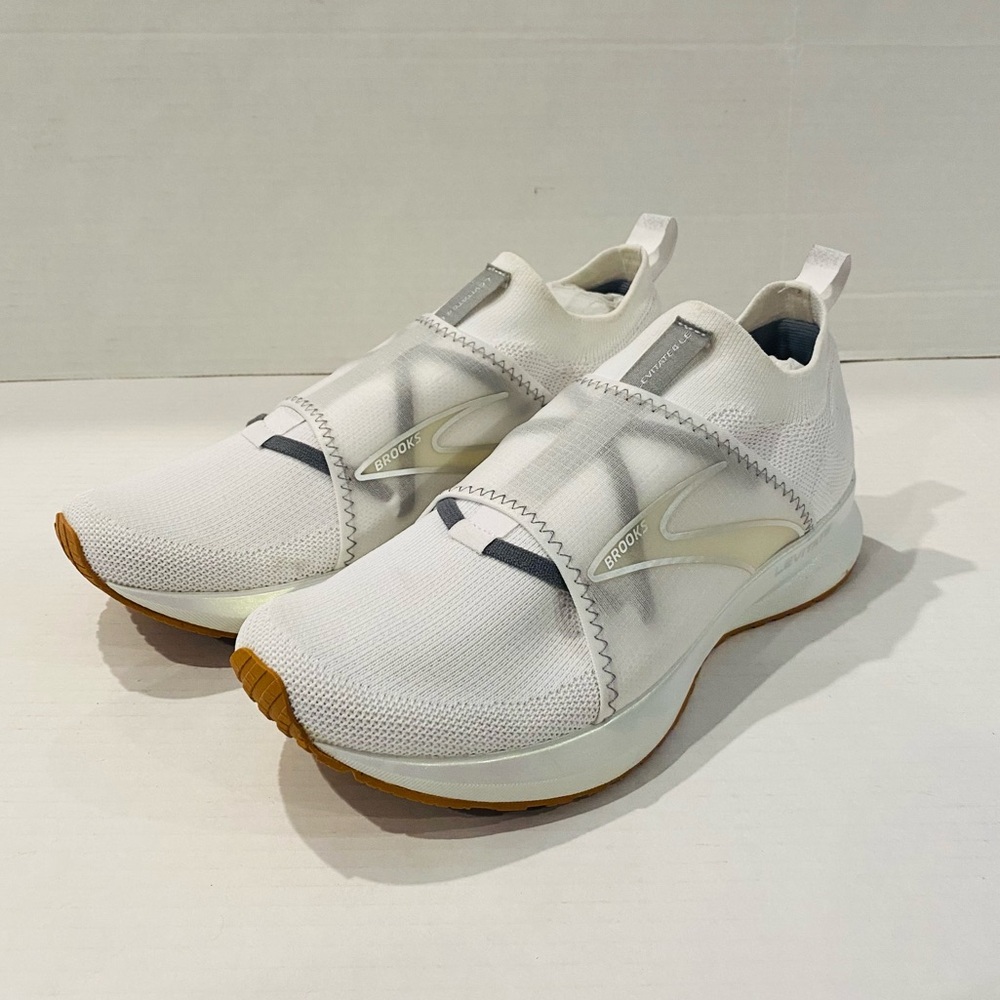 Brooks Levitate 4 White Silver Tan Women’s Running Shoes Size 9 B Medium